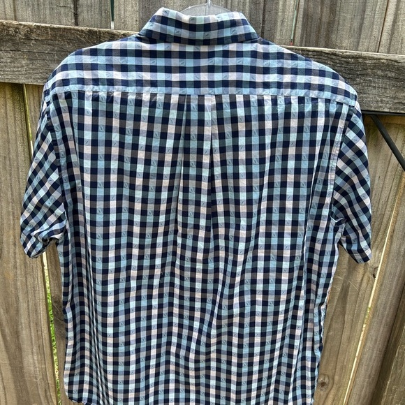 Roundtree & Yorke Blue and White Casual Button Down Shirt Medium Paisley design - Picture 5 of 5